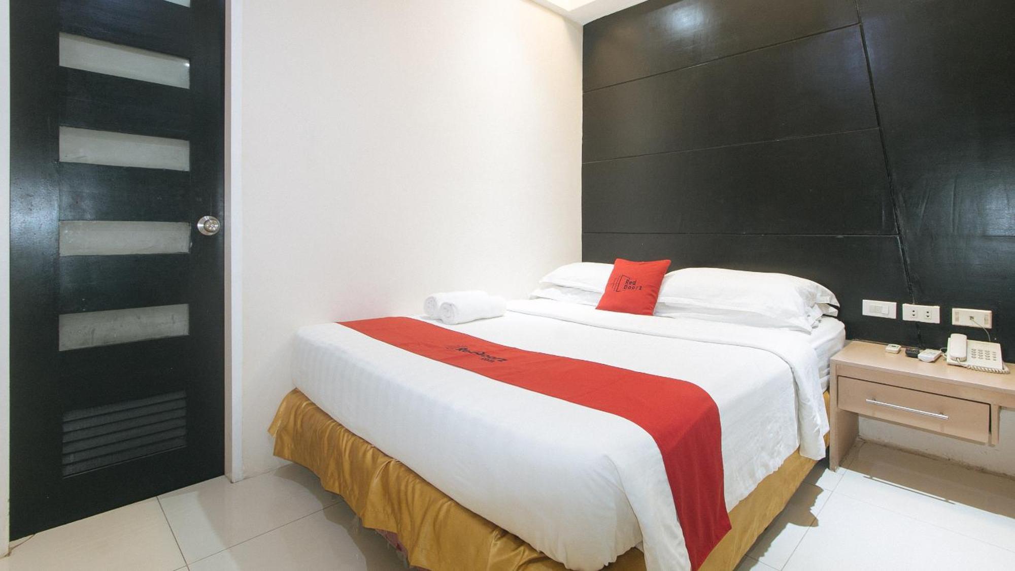 Reddoorz At Grand Apartelle Hernan Cortes Cebu Eksteriør bilde